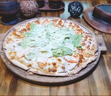 Пицца Цезарь с курицей