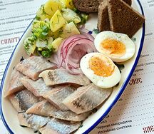 Сельдь с отварным картофелем