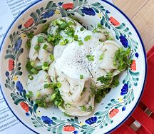 Пельмени с говядиной и сметаной