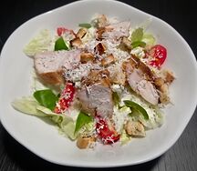 Салат Цезарь с курицей