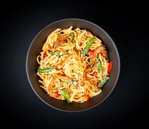 Удон в сливочном соусе с курицей