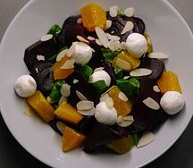 Салат с запеченной свеклой
