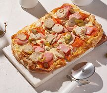 Римская пицца ассорти колбаски