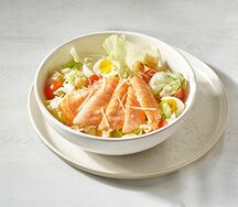 Салат Цезарь с лососем