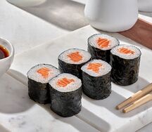 Ролл с лососем