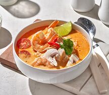 Суп Том Ям с креветками и курицей