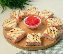 Суси-пицца с лососем и креветкой