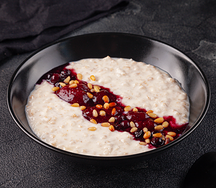 Каша овсяная с ягодами