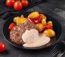 Бифштекс из говядины с картофелем и овощами гриль