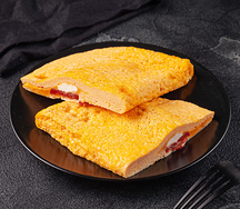 Омлет с сыром и помидорами