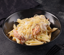 Паста пенне с красной рыбой в сливочном соусе