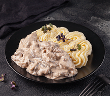 Бефстроганов с картофельным пюре