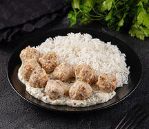 Фрикадельки рыбные с рисом и соусом тар-тар