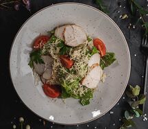 Салат Цезарь с курицей