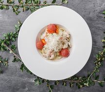 Спагетти с креветкой и шпинатом