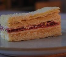 Торт Наполеон с малиной