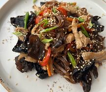 Удон из гречневой лапши с курицей