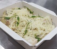 Паста с курицей и грибами