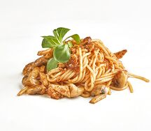 Паста с курицей в томатном соусе
