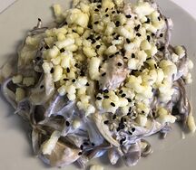 Соба с курицей под сливочным соусом