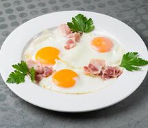 Яичница с беконом