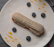 Молочная девочка с голубикой