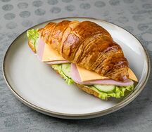 Круассан с ветчиной и сыром