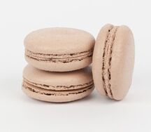 Макарон вишня