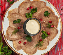 Язык отварной с хреном
