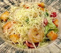 Салат Цезарь с креветками