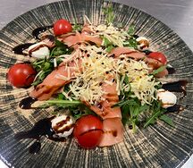 Салат с семгой