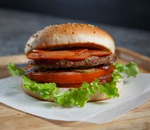 Гамбургер с пепперони