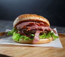 Бургер с беконом