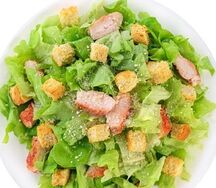 Салат Цезарь с курицей