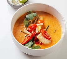 Том ям с креветками и кальмаром