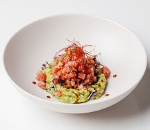 Тартар из тунца и авокадо