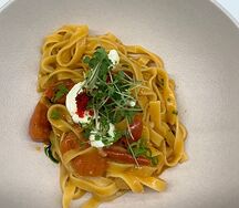 Тальятелле со сливочным соусом и индейкой