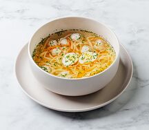 Куриный бульон с польпетте и домашней лапшой