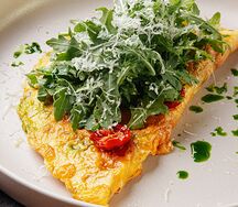 Омлет с зеленью и страчателлой