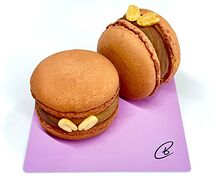 Макарон сникерс