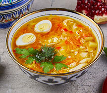Куриный бульон с домашней лапшой