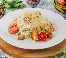 Салат Цезарь с креветками