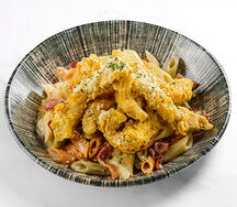 Пенне с куриными стрипсами и беконом