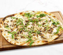 Пицца с курицей и грибами