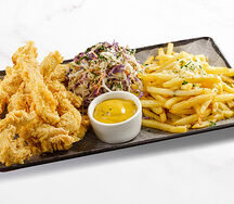 Куриные стрипсы с картофелем фри и салатом коул слоу