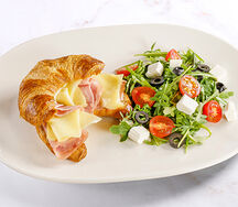 Круассан с сыром и ветчиной