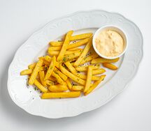 Картофель фри с сырным соусом