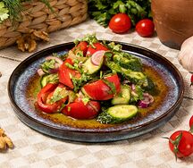 Салат по-грузински c зеленью