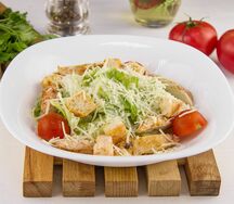 Салат Цезарь с курицей