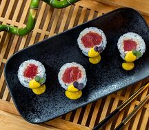 Классический ролл с тунцом